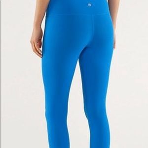 Cropped blue lululemon leggings (tags still on)